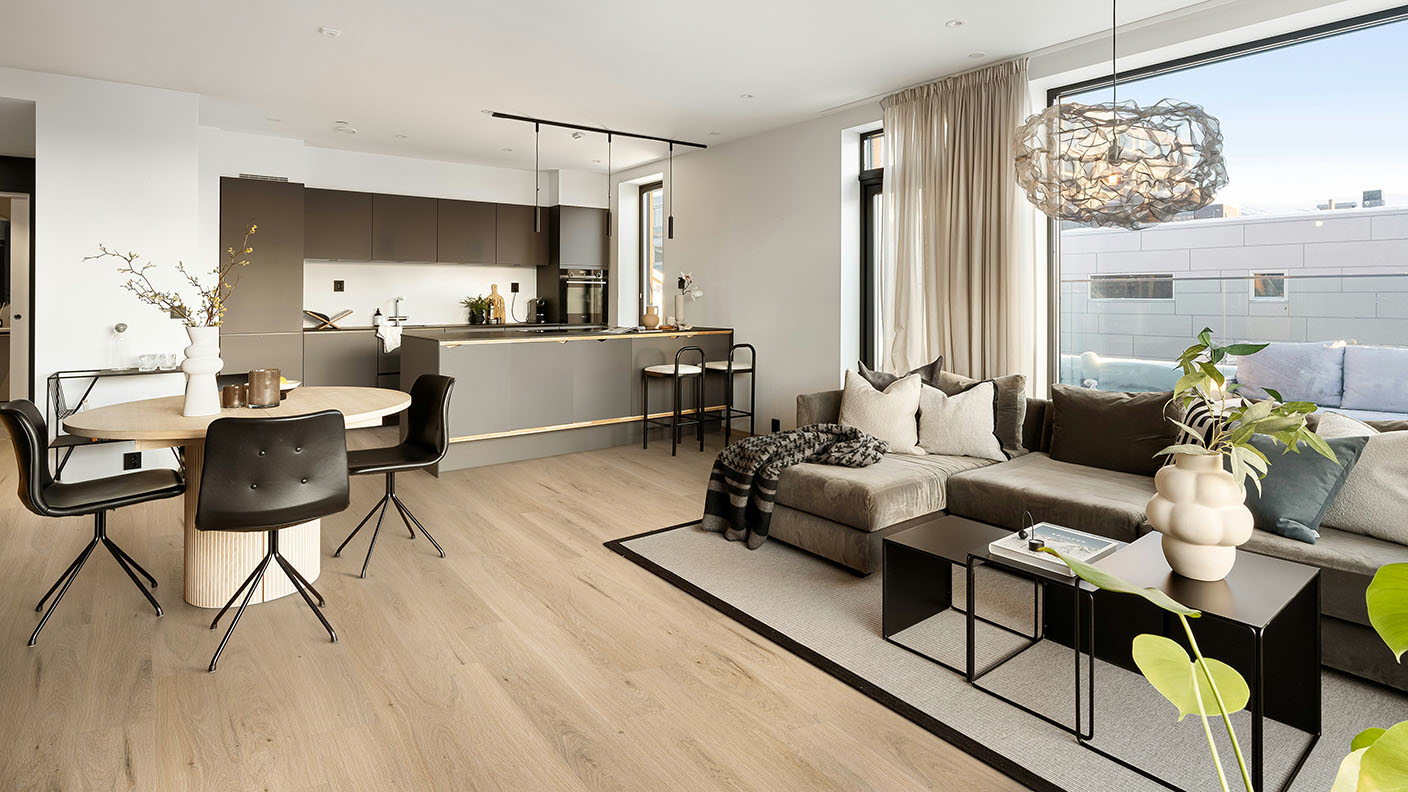 MS-009 — Rustic Oak, med innrettingum